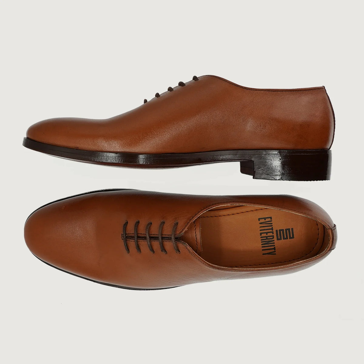 Director Wholecut Tostado Zapatos de cuero para Hombre - Vista lateral mostrando el corte ergonómico de mangas