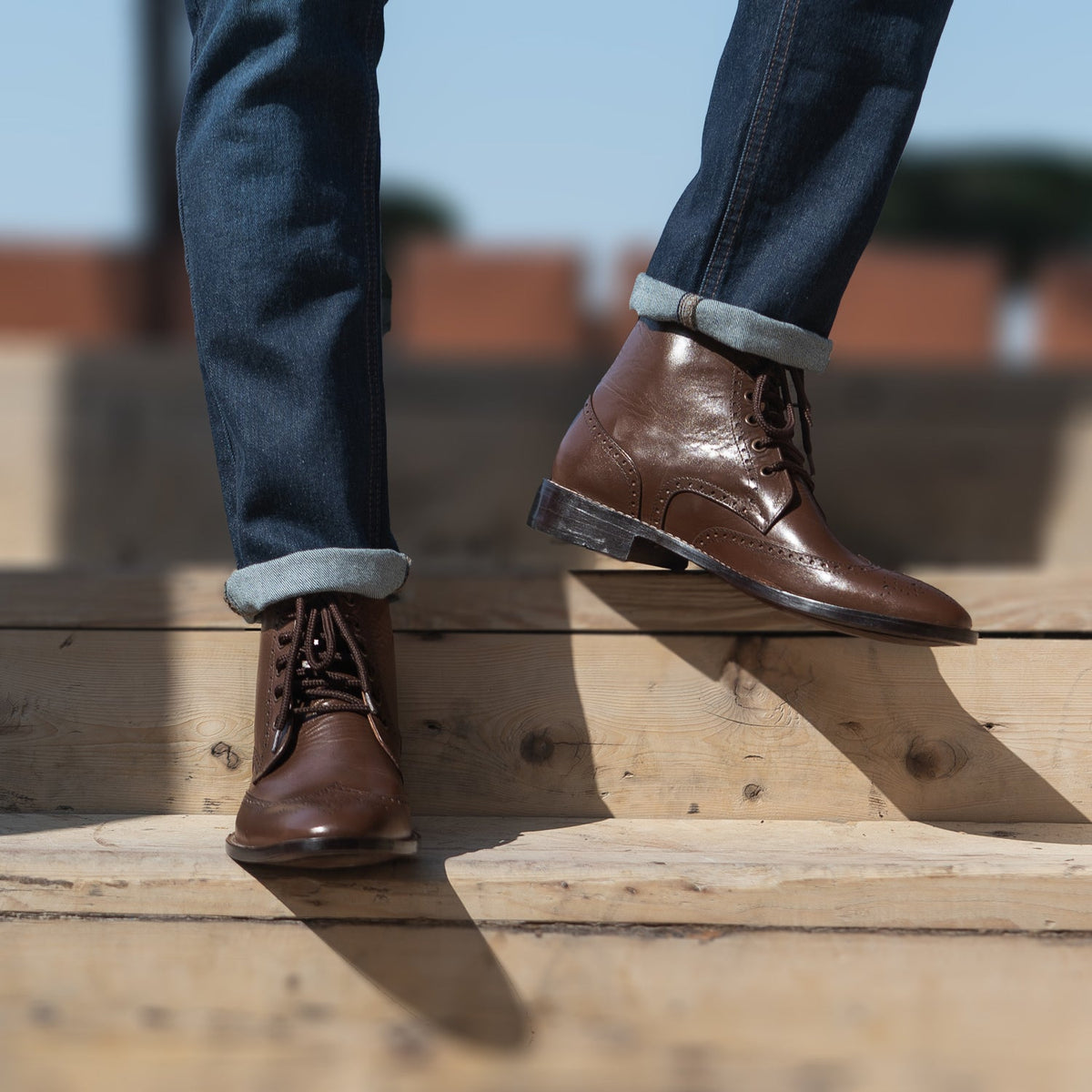 Tailored Rib Cuffs & Hem Craftsmanship Construction Detail on Duster Brogues Derby Marrón Botas de cuero para Hombre