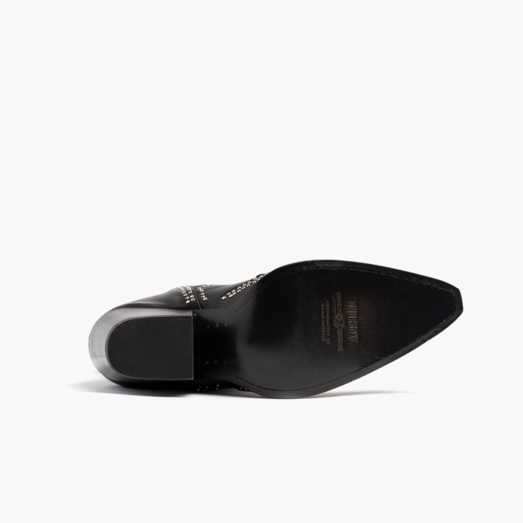 High-Traction Rubber Outsole & Lug Tread Pattern on Icon Negro Botas de cuero para Mujer