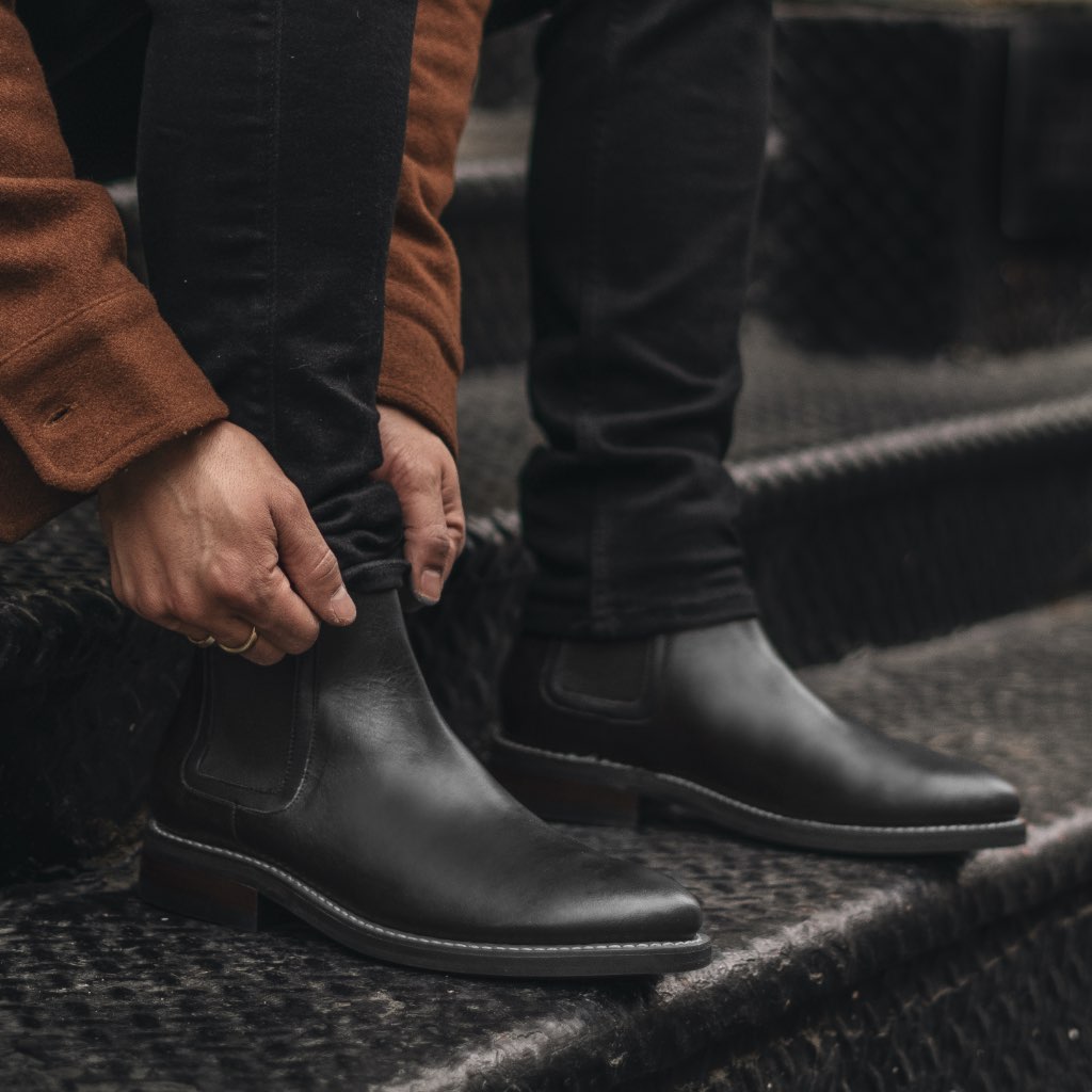 Authentic Full-Grain Leather Grain Depth & Pull-Up Patina Texture Detail