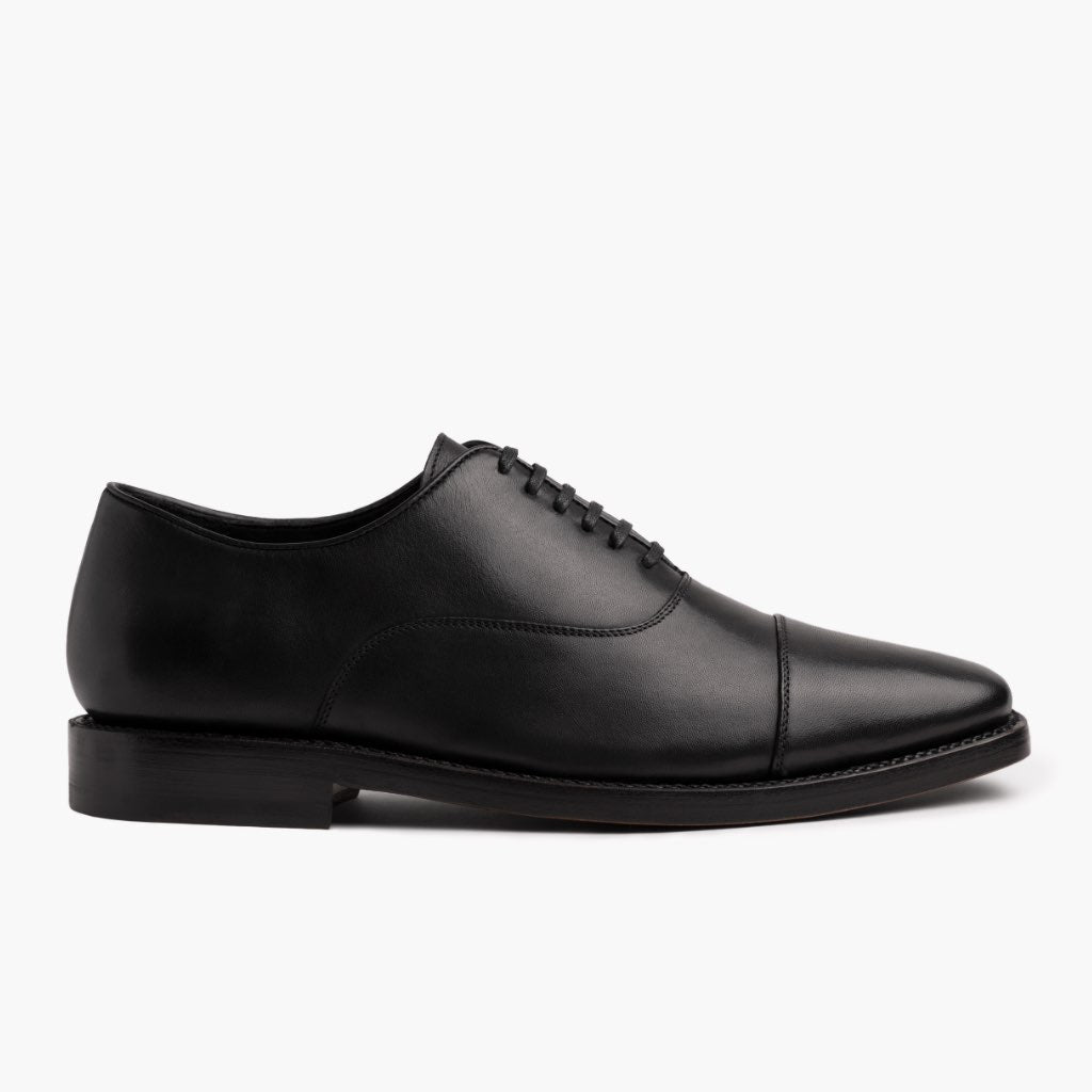 Black Full-Grain leather Sneakers - Construcción cosida Goodyear y puntera delantera
