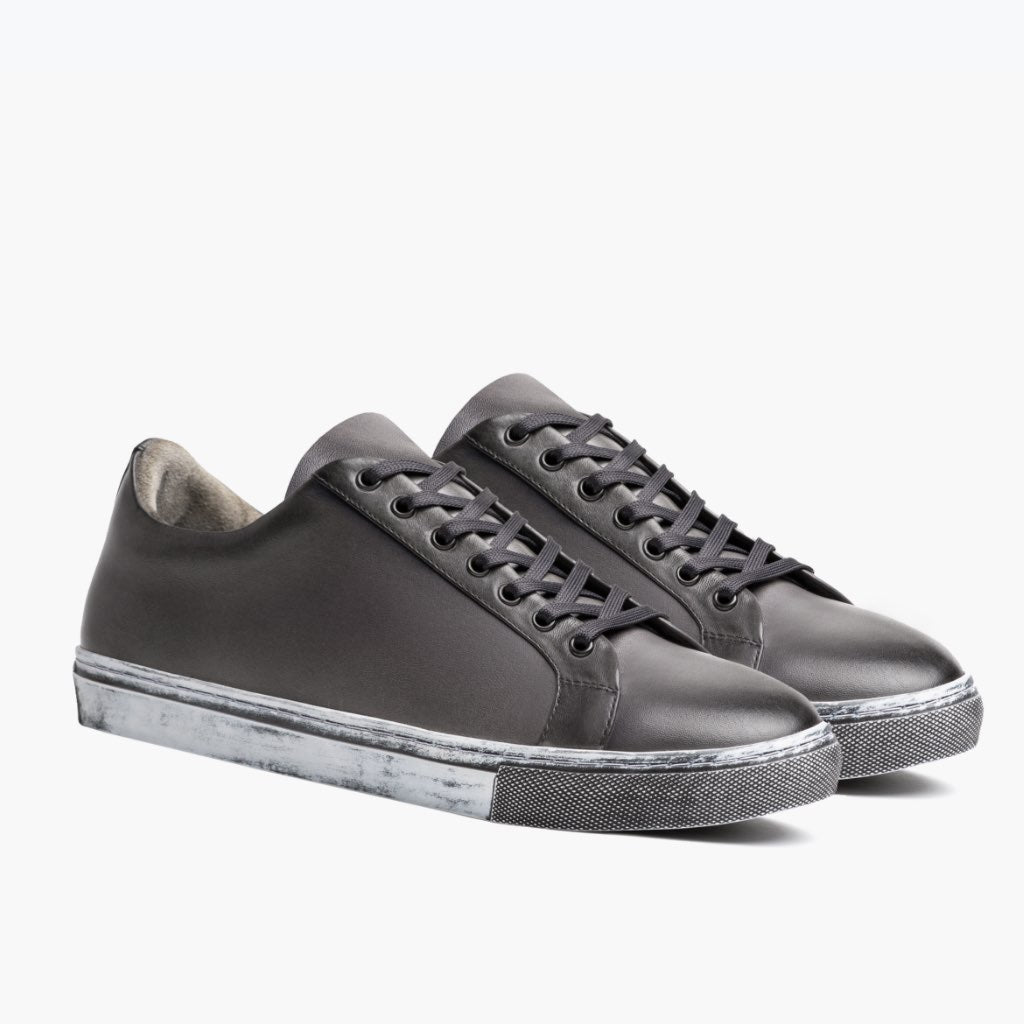 Premier Low Top Distressed Gris Zapatillas de cuero para Hombre For Men in Grey Full-Grain Leather - Vista de perfil | Comprar online