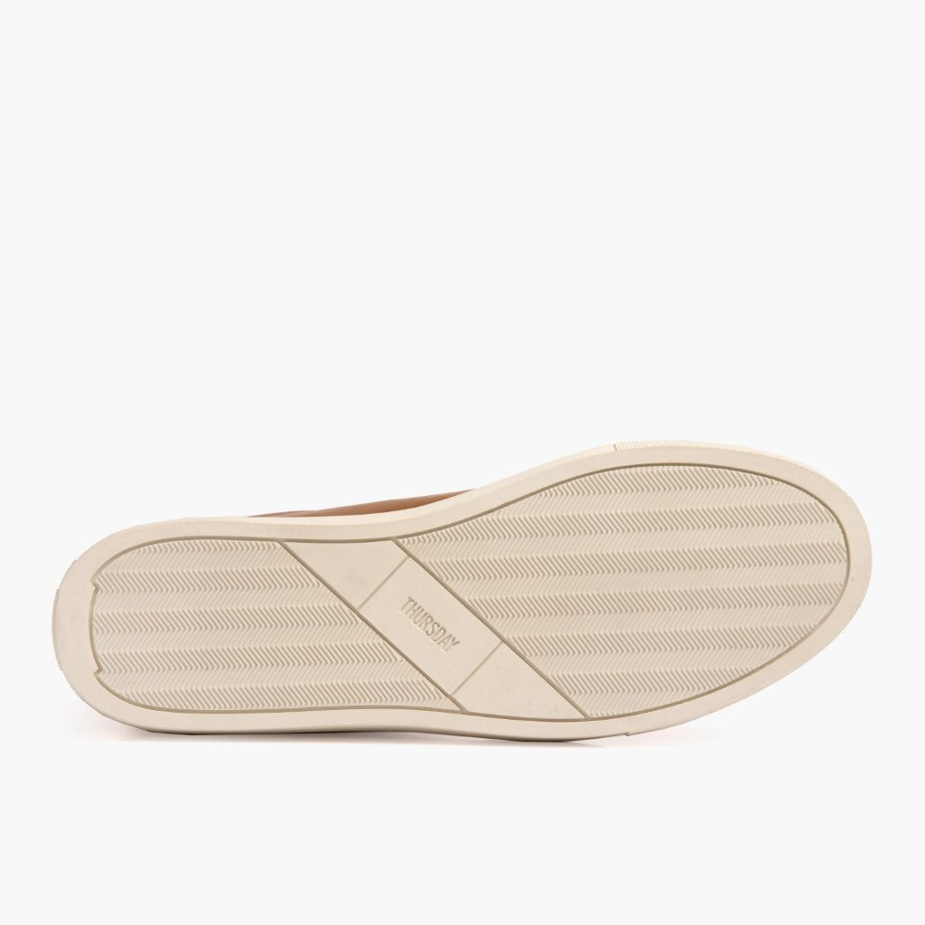 High-Traction Rubber Outsole & Lug Tread Pattern on Premier Low Top Toffee Zapatillas de cuero para Hombre For Men