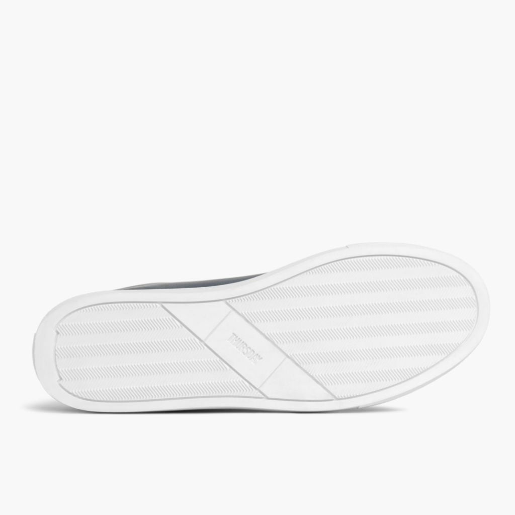 High-Traction Rubber Outsole & Lug Tread Pattern on Premier Low Top Deep Azul Zapatillas de cuero para Hombre For Men