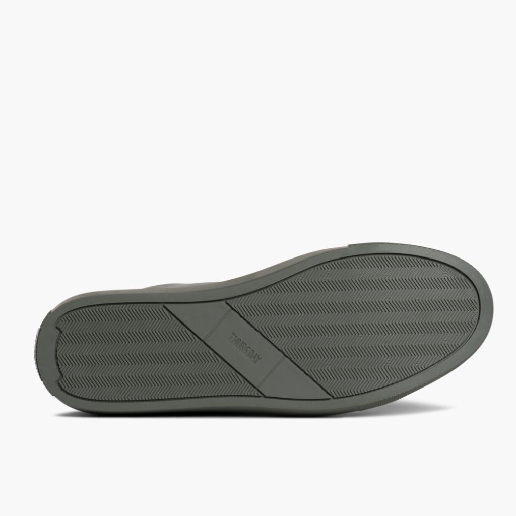 High-Traction Rubber Outsole & Lug Tread Pattern on Premier Low Top Gris Zapatillas de cuero para Hombre For Men