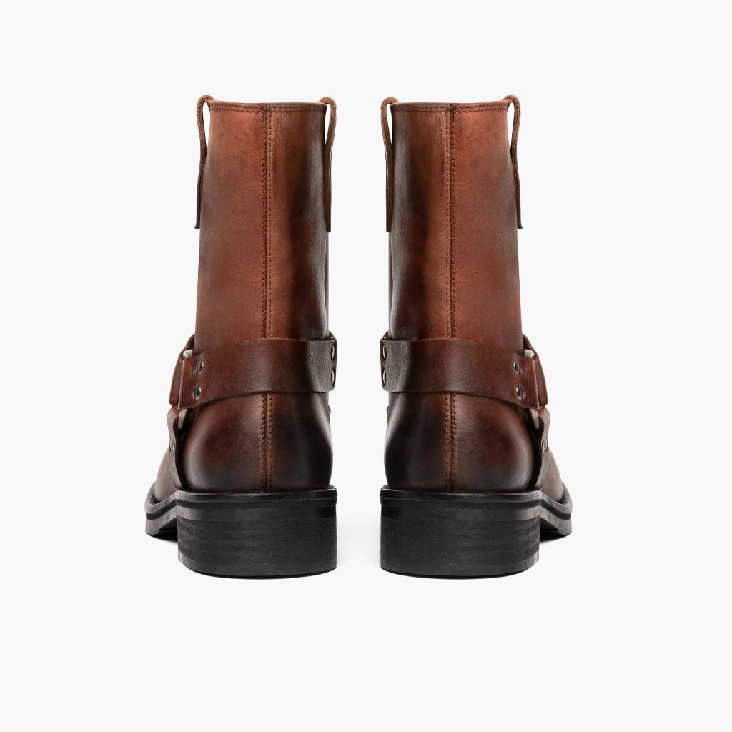 High-Traction Rubber Outsole & Lug Tread Pattern on Outlaw Rust Marrón Botas de cuero para Mujer