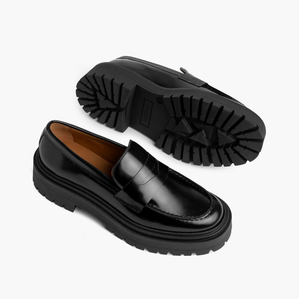 High-Traction Rubber Outsole & Lug Tread Pattern on Penny Platform Negro Mocasines de cuero para Mujer