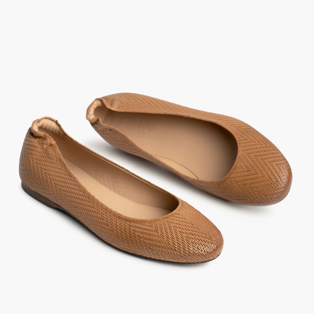 High-Traction Rubber Outsole & Lug Tread Pattern on Scrunch Tostado Embossed Botas de cuero para Mujer