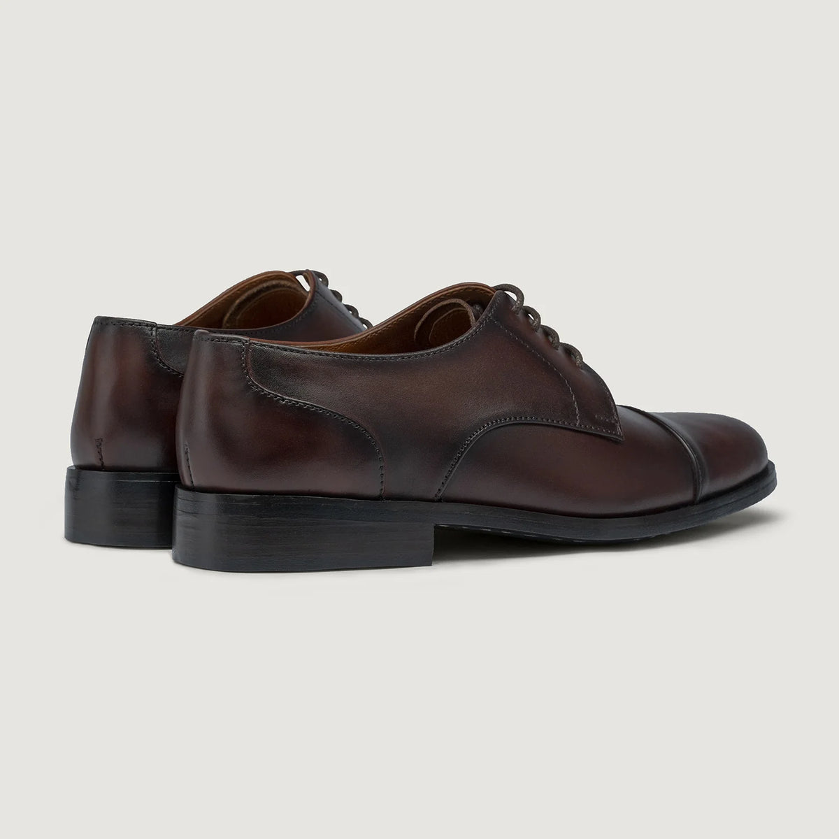 Attorney Derby Burnished Marrón Zapatos de cuero para Hombre For Men - Contrafuerte de talón reforzado y doble costura de precisión