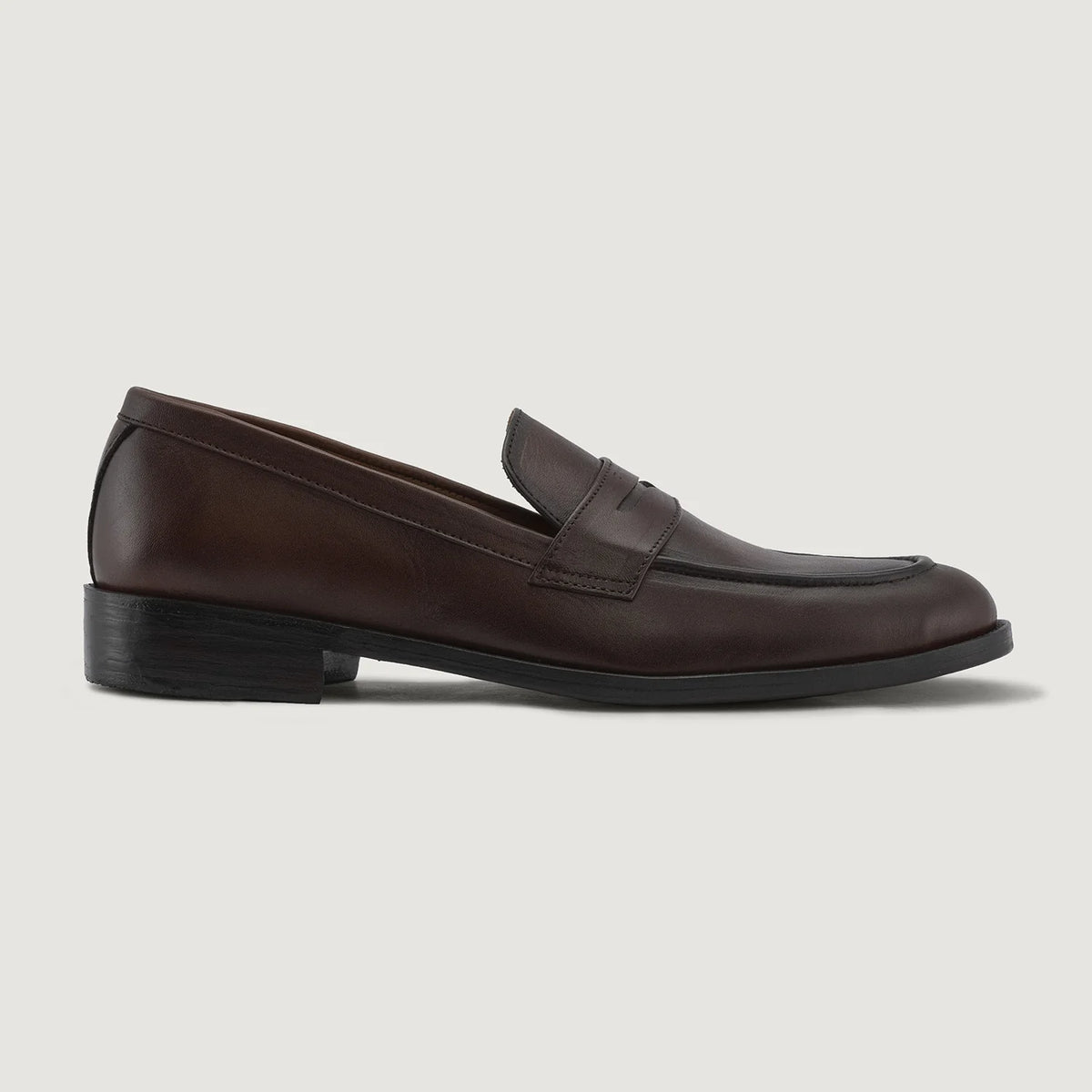 Burnished Brown Full-Grain leather Loafers - Construcción cosida Goodyear y puntera delantera
