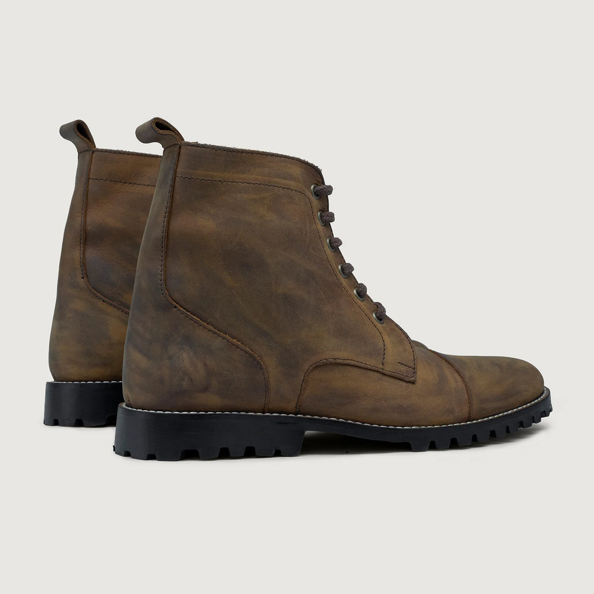 Knight Derby Cobre Quemado Pullup Botas de cuero - TerraGrip para Hombre - Contrafuerte de talón reforzado y doble costura de precisión