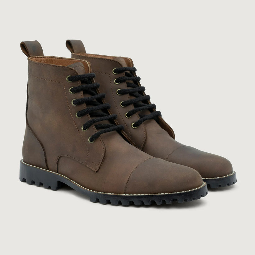 Knight Derby Waxed Marrón Pullup Botas de cuero - TerraGrip para Hombre