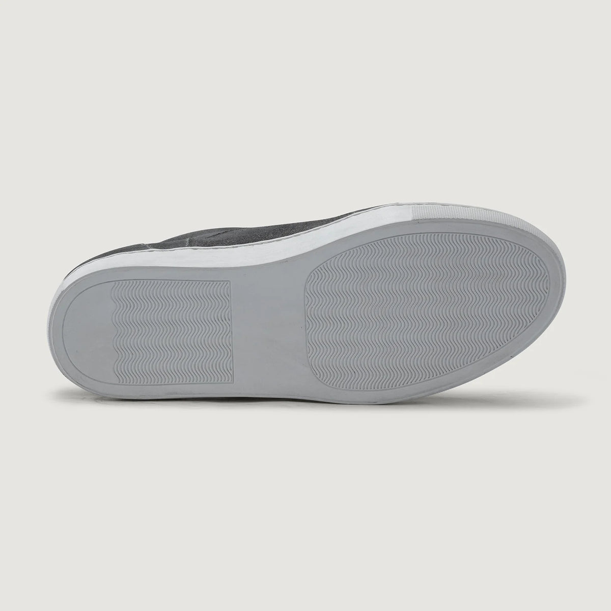 High-Traction Rubber Outsole & Lug Tread Pattern on Marty High Top Gris Suede Zapatillas de cuero para Hombre For Men