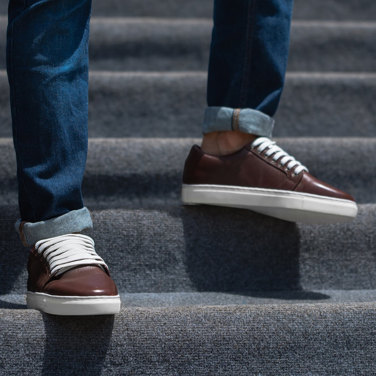 Murphy Low Top Granate Zapatillas de cuero para Hombre - Contrafuerte de talón reforzado y doble costura de precisión