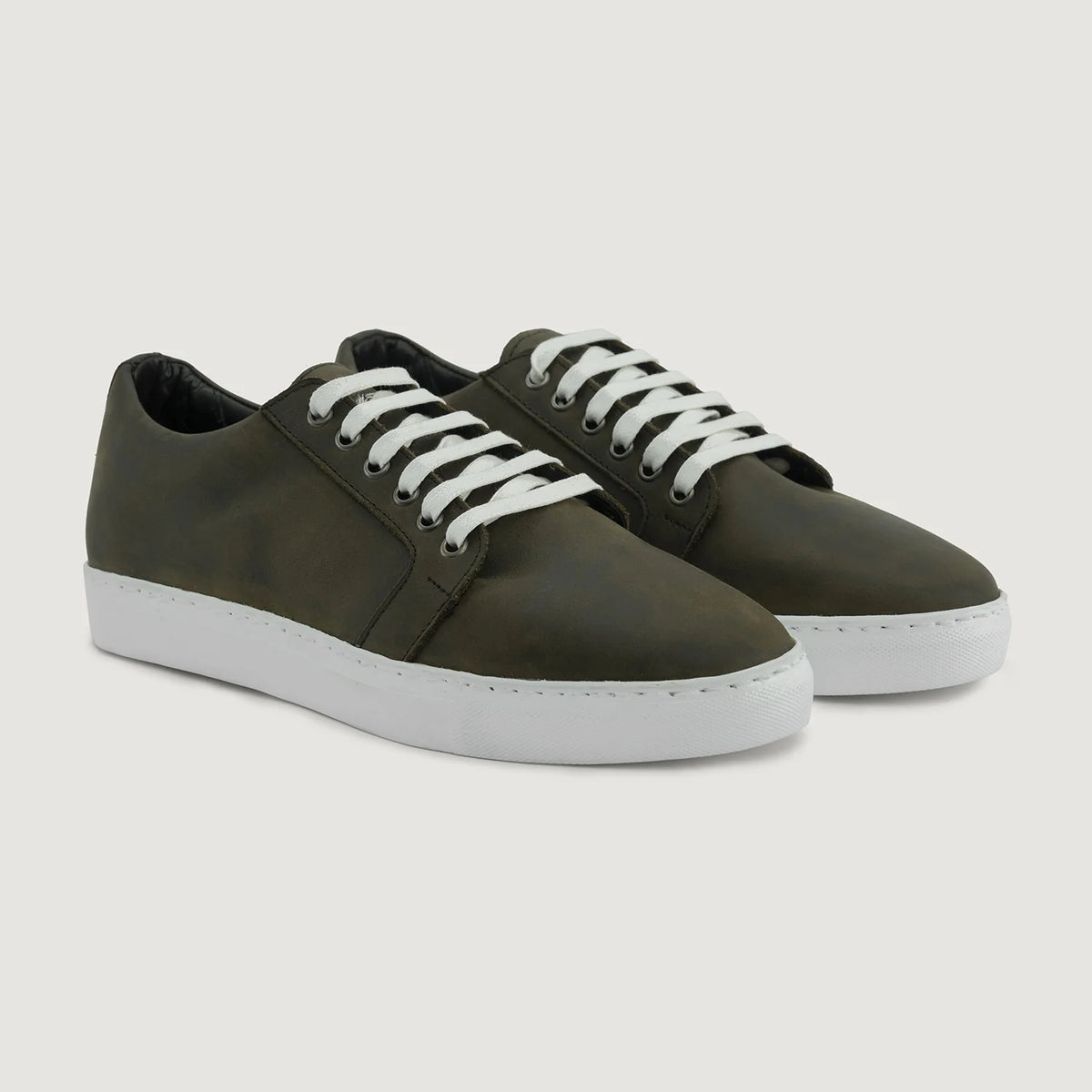 Murphy Low Top Olive Pullup Zapatillas de cuero para Hombre For Men in Olive Full-Grain Leather - Vista de perfil | Comprar online