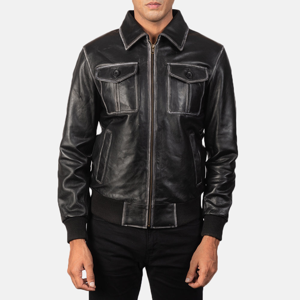 Detalle de cerca of High Neck &amp; Zipper Hardware on Men's Aaron Distressed Black Leather Bomber Jacket