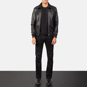 Men's Air Rolf Negro Cazadora Bomber de Cuero para Hombre - Vista de perfil lateral con corte ergonómico de manga