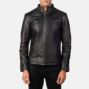 
Alex Black Leather Biker Jacket - Vista lateral mostrando el corte ergonómico de mangas