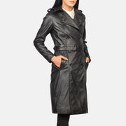Detalle de cerca of Notch &amp; Buttons Hardware on Women's Alice Black Double Breasted Leather Coat