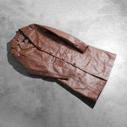 Open Hem &amp; Hem Craftsmanship Construction Detail on Women's Alice Marrón Double Breasted Abrigo de Cuero para Mujer