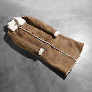 Open Hem &amp; Hem Craftsmanship Construction Detail on Women's Alina Shearling Marrón Abrigo de Cuero para Mujer