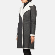 Black Sheepskin Snuffed Aviator Jacket - Vista trasera con ajuste entallado en hombros y bajo impecable