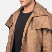 Detalle de cerca of Classic Collar &amp; Heavy-Duty Zipper Hardware on Men's Army Marrón Leather Duster para Hombre