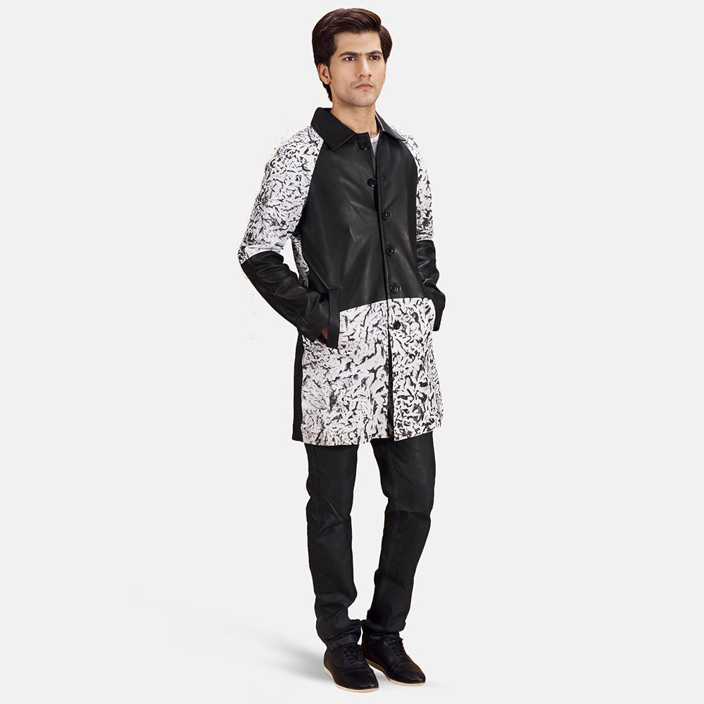 Men's Artistry Negro Dye Abrigo de Cuero para Hombre - Vista de perfil lateral con corte ergonómico de manga