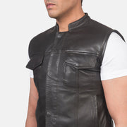 
Vista interior Showing Quilted Polyester Lining & Dos bolsillos interiores de utilidad