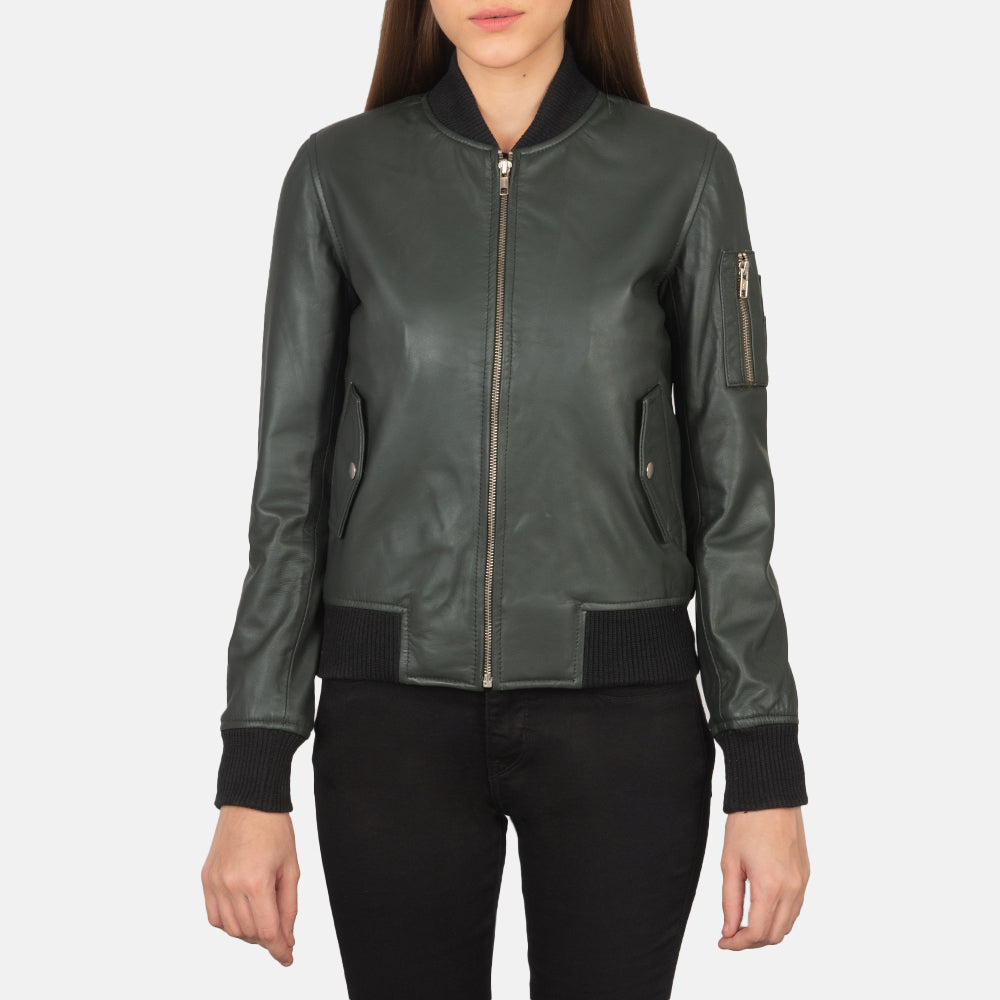 Detalle de cerca of Rib Knit &amp; Zipper Hardware on Ava Ma-1 Green Leather Bomber Jacket