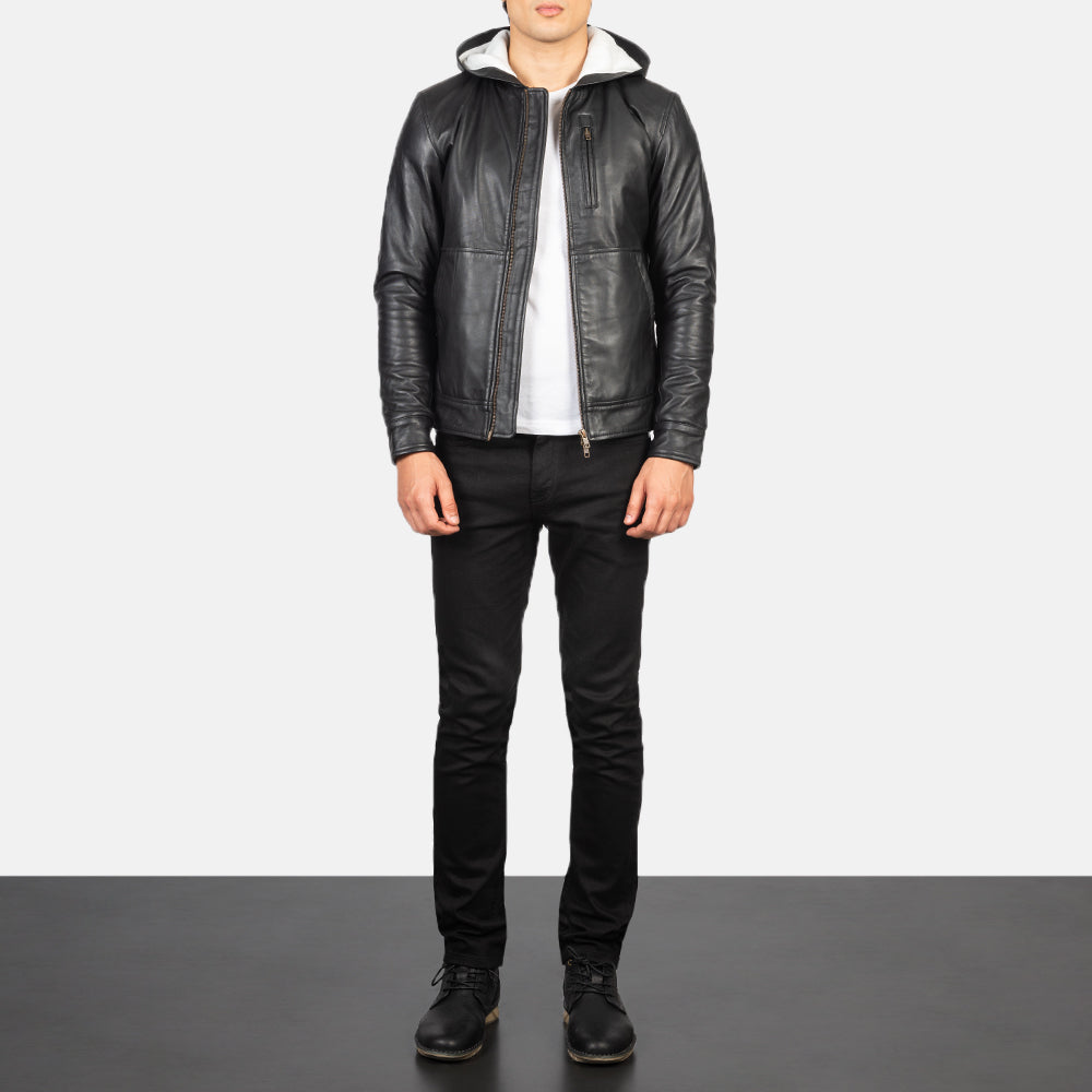 Men's Baston Black Hooded Leather Bomber Jacket - Vista de perfil lateral con corte ergonómico de manga