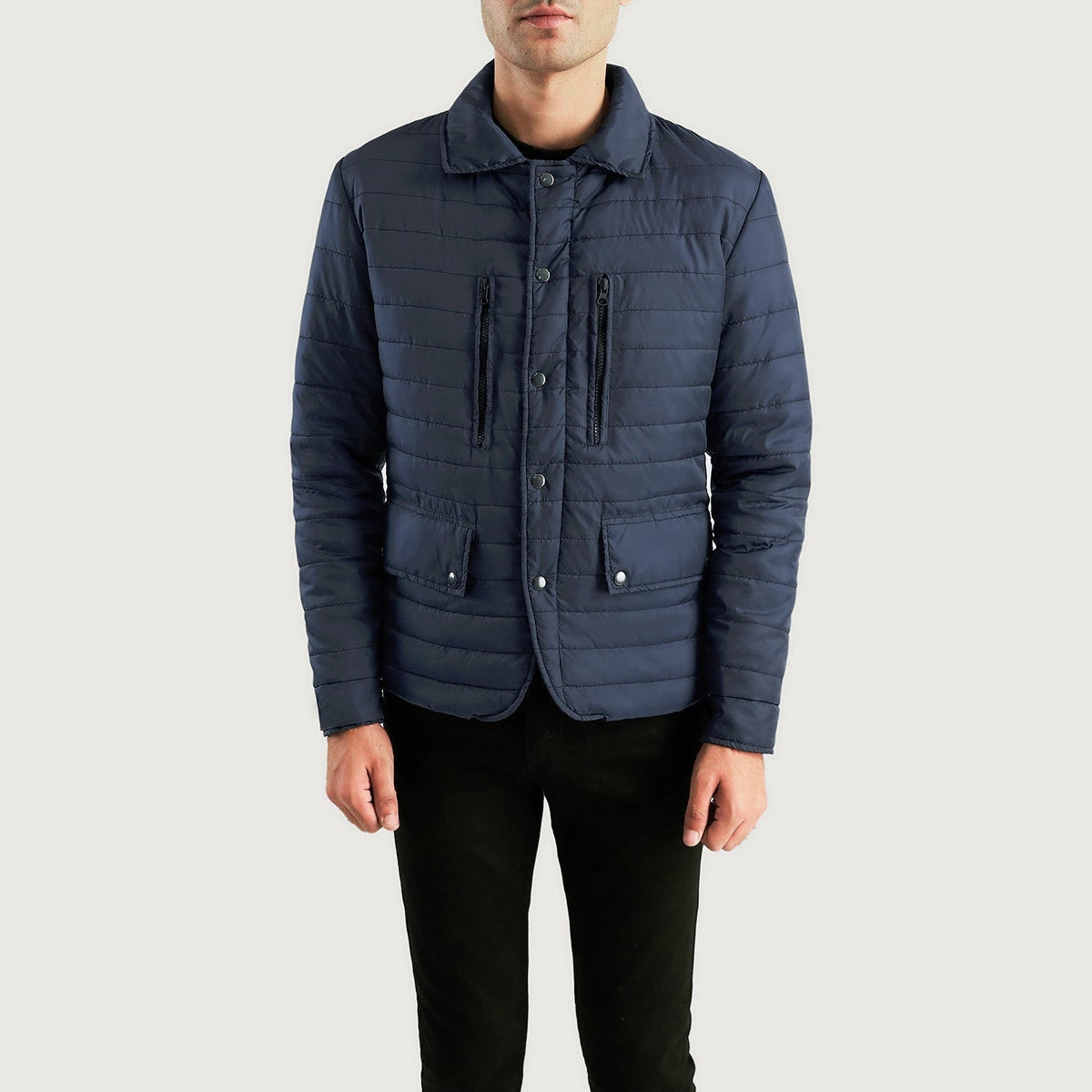 
Bo Quilt Windbreaker Chaqueta de Cuero para Hombre - Vista lateral mostrando el corte ergonómico de mangas
