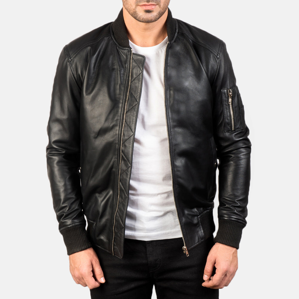 
Bomia Ma-1 Black Leather Bomber Jacket in Black Sheepskin Leather - Vista frontal y silueta entallada | Comprar online