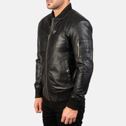 
Black Sheepskin Leather Bomber Jacket - Vista posterior con hombros definidos y bajo impecable