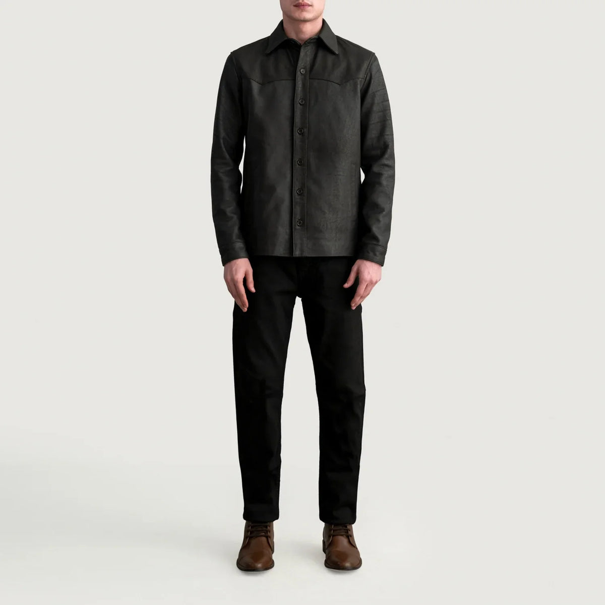 
Vista de detalle of Shirt & Buttons Hardware on Bronco Tumbled Marrón Leather Shirt para Hombre