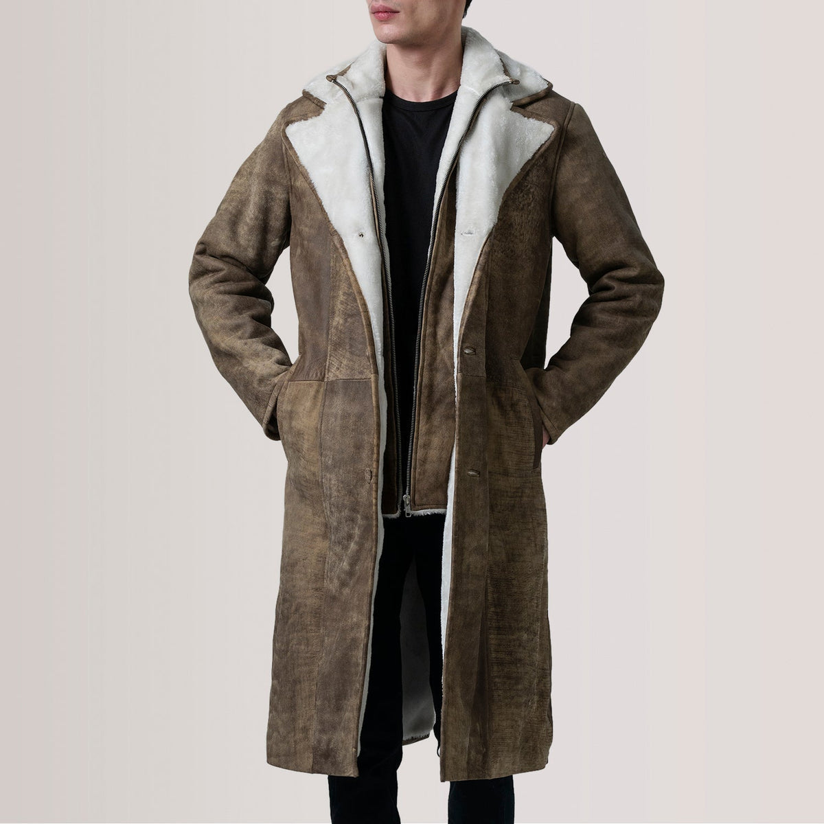 Cai Distressed Brown Leather Shearling Coat For Men in Distressed Brown Sheepskin Snuffed - Vista frontal y silueta entallada | Comprar online