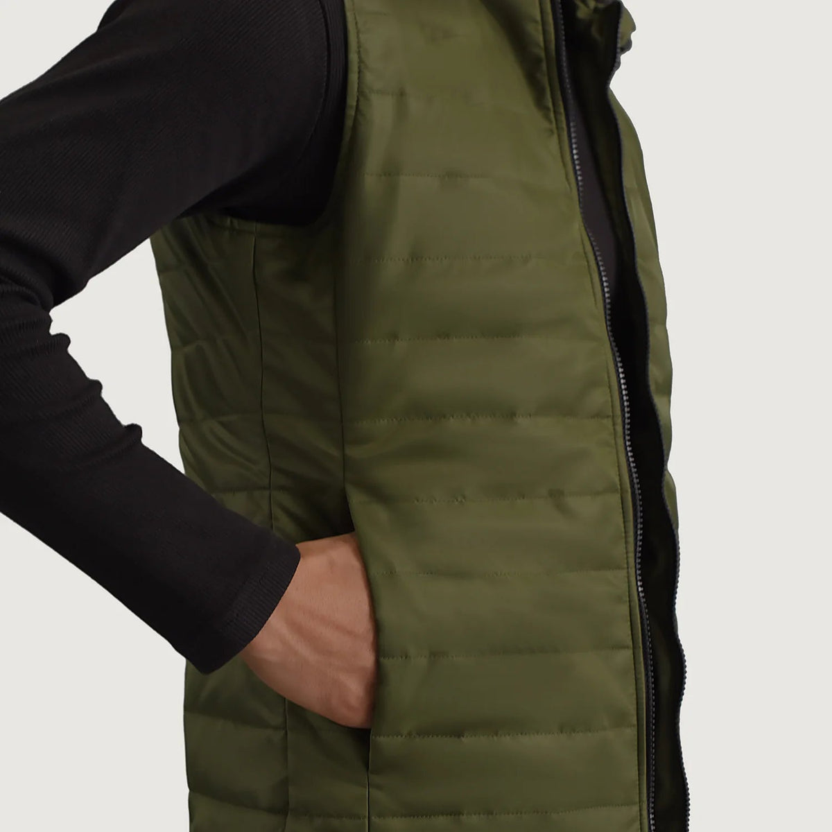 
Vista interior Showing Quilted Viscose Lining & Dos bolsillos interiores de utilidad