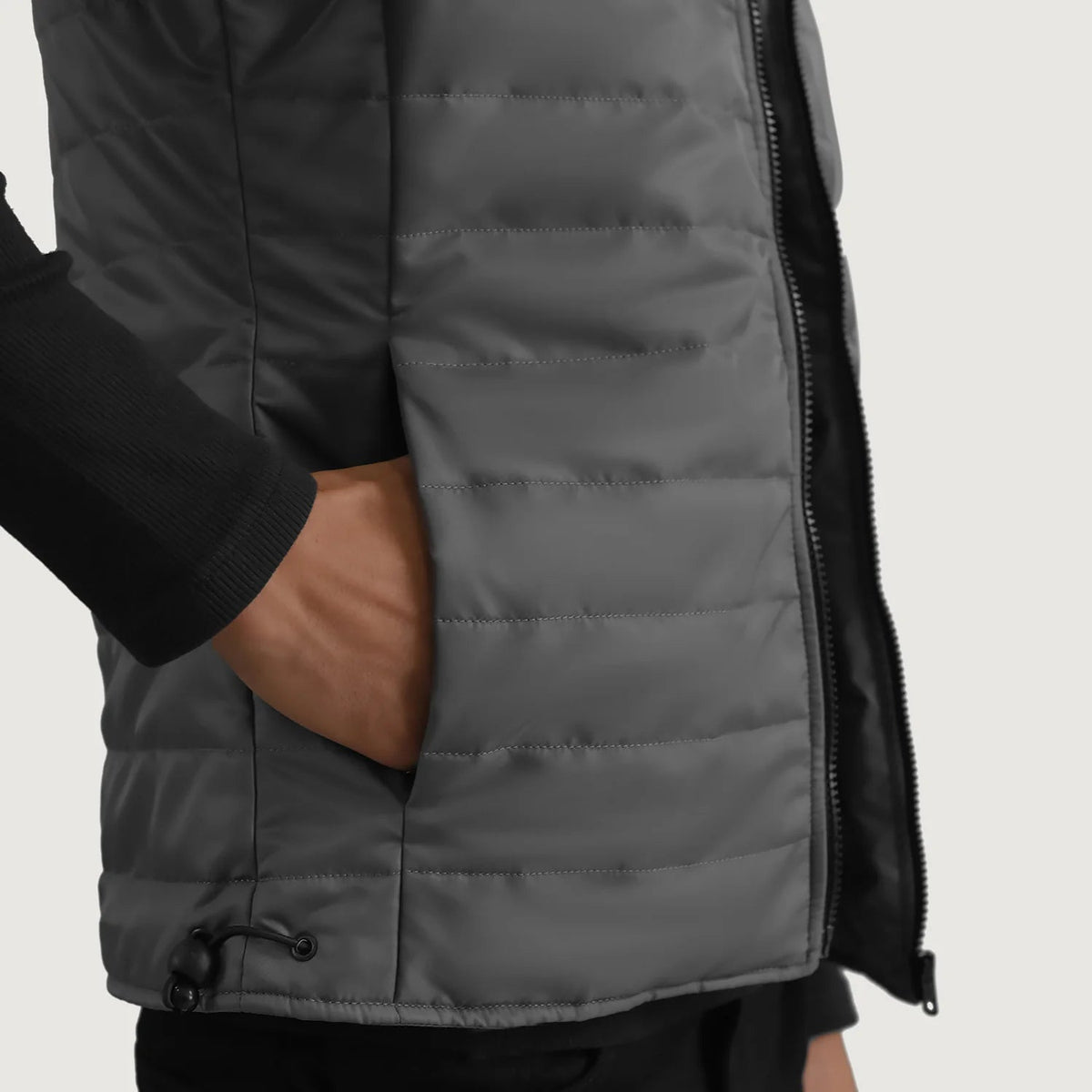 
Vista interior Showing Quilted Viscose Lining & Dos bolsillos interiores de utilidad
