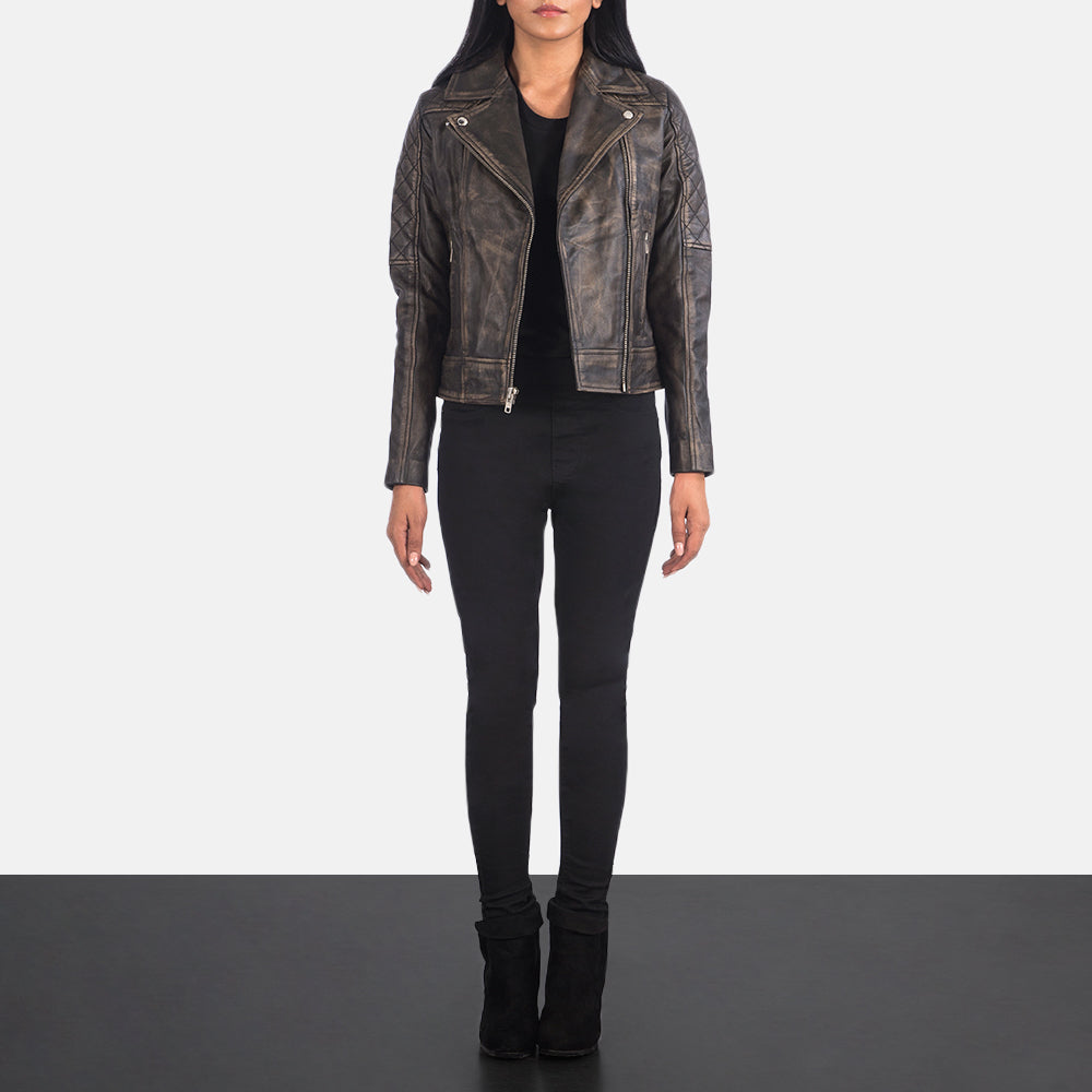 
Carolyn Quilted Distressed Brown Biker Jacket - Vista lateral mostrando el corte ergonómico de mangas