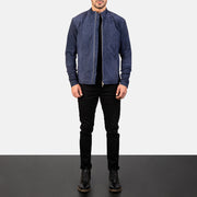 
Charcoal Navy Azul Suede Chaqueta Biker de Cuero para Hombre - Vista lateral mostrando el corte ergonómico de mangas