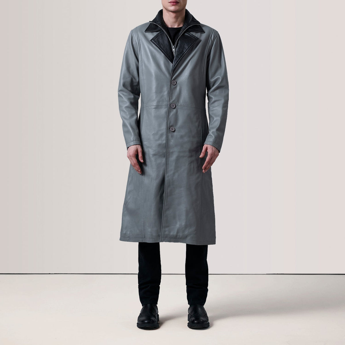 Grey Sheepskin leather Coat - Vista trasera con ajuste entallado en hombros y bajo impecable