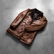 Open Hem &amp; Hem Craftsmanship Construction Detail on Men's Cinnamon Efecto Envejecido Leather Fur Abrigo de Cuero para Hombre