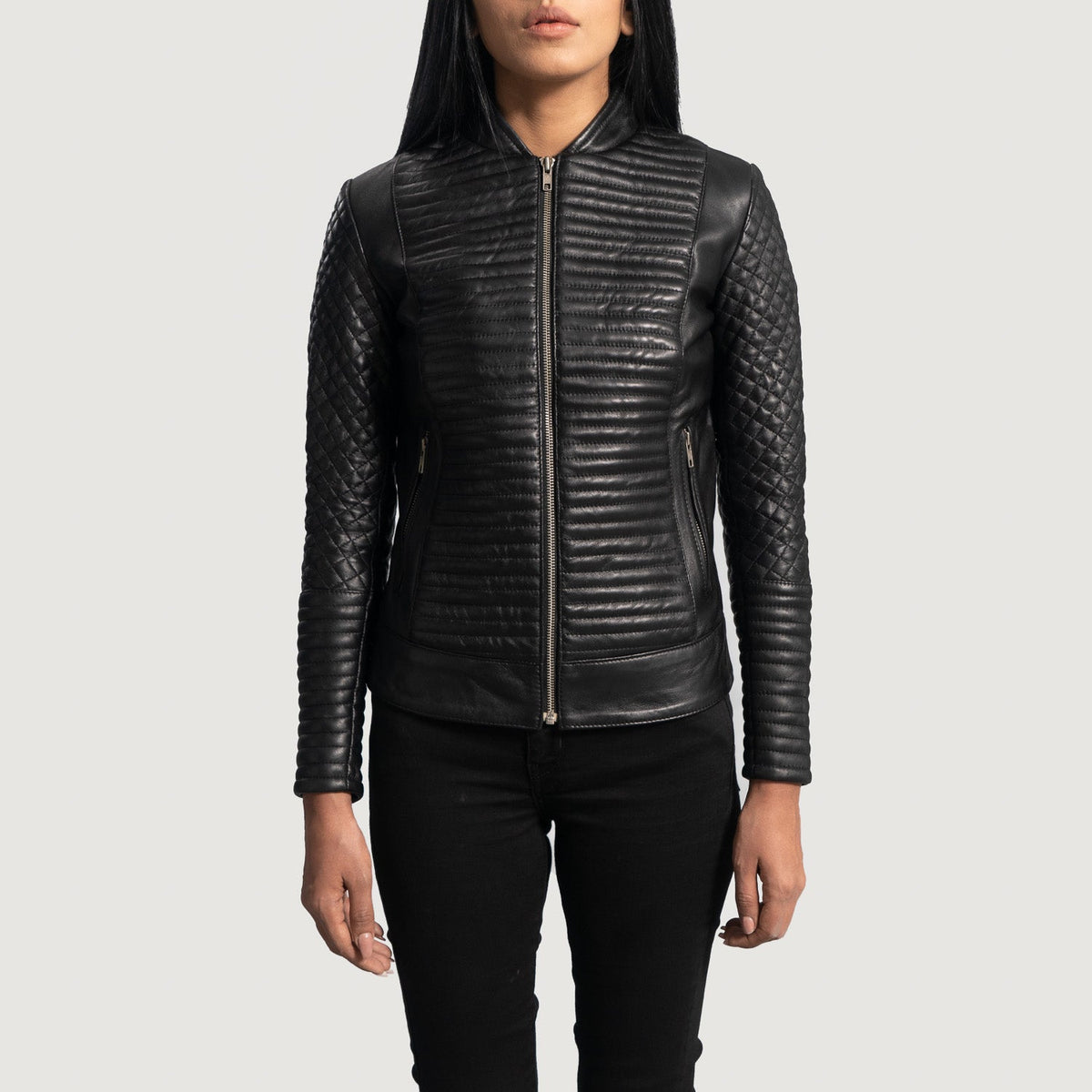 
Cityscape Negro Chaqueta Biker de Cuero para Mujer in Black Sheepskin Leather - Vista frontal y silueta entallada | Comprar online
