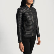 
Black Sheepskin Leather Biker Jacket - Vista posterior con hombros definidos y bajo impecable