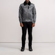 Detalle de cerca of Removable faux fur collar &amp; Zipper Hardware on Clyde B-15 Grey Bomber Jacket