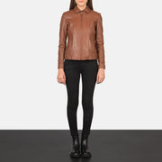 Women Colette Marrón Chaqueta de Cuero para Mujer - Vista de perfil lateral con corte ergonómico de manga