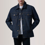 
Conard Ash Grey Denim Trucker Jacket For Men in Indigo Blue Full-Grain Leather - Vista frontal y silueta entallada | Comprar online