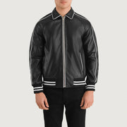 Detalle de cerca of Shirt collar &amp; Zipper Hardware on Cooper Negro Leather Varsity Chaqueta de Cuero para Hombre