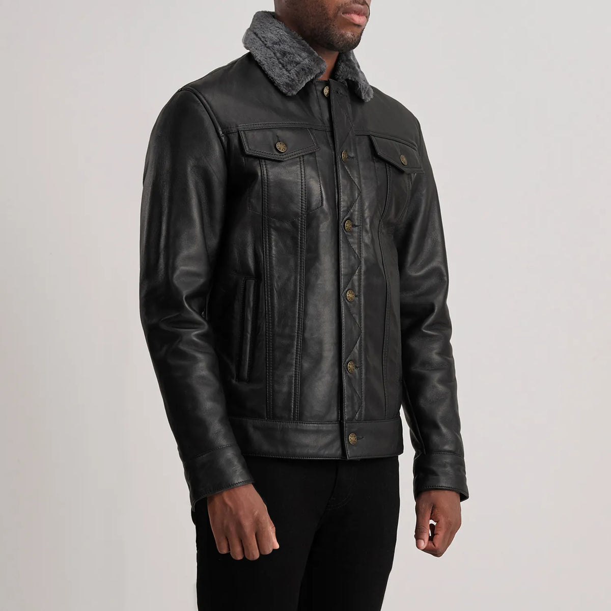 Black Sheepskin Leather Aviator Jacket - Vista trasera con ajuste entallado en hombros y bajo impecable