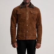 
Vista de detalle of Classic Collar & Button Hardware on Dallis Marrón Suede Shearling Trucker Chaqueta de Cuero para Hombre